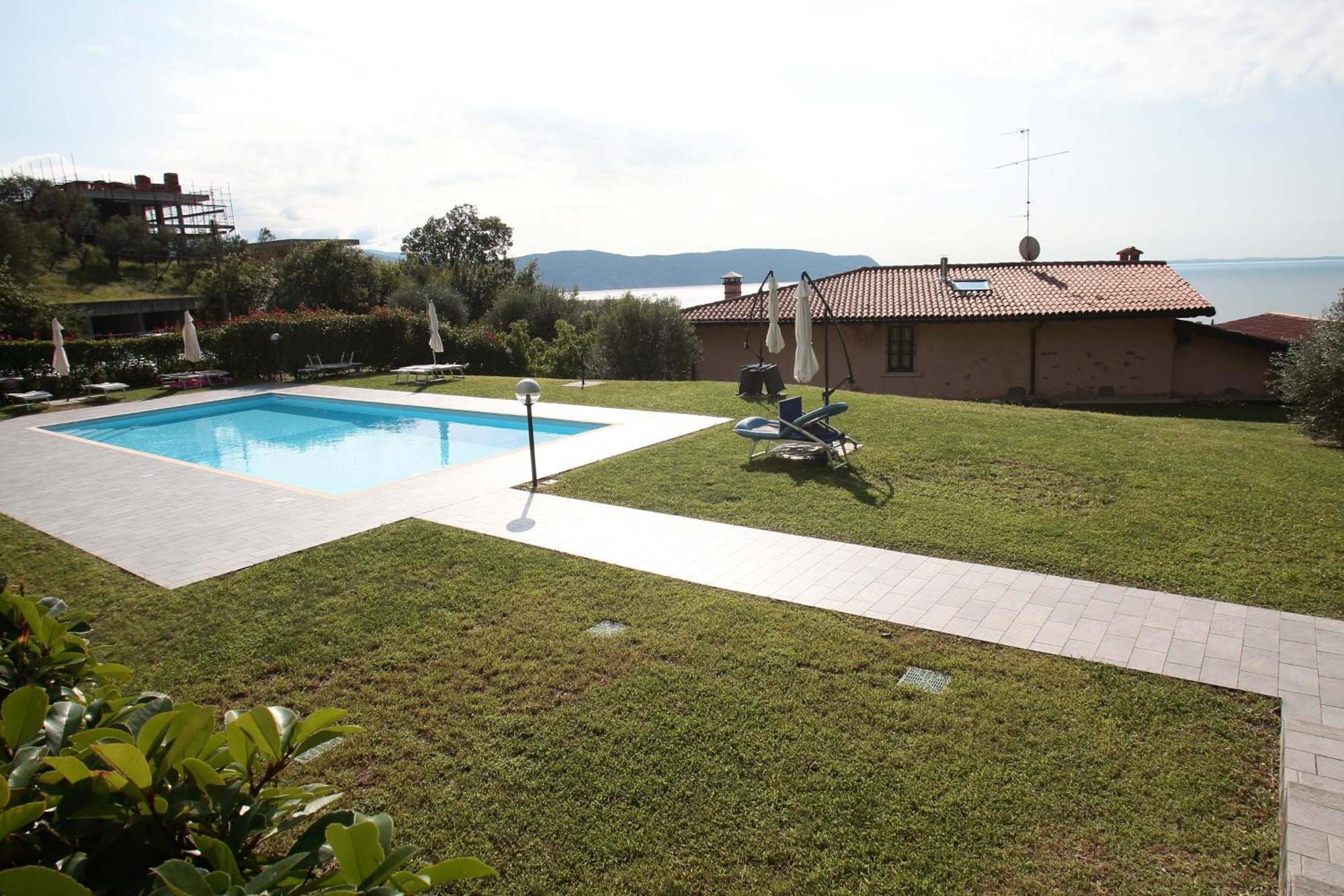 Panorama Lake View, Pool & Garden, 2 Bathrooms, Kingsize & Single-Beds, Fast Internet トスコラーノ・マデルノ エクステリア 写真